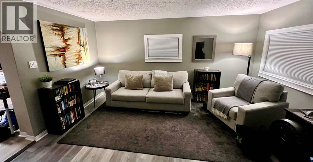 1233 6 Avenue - Photo 3 of 27, Wainwright, Alberta