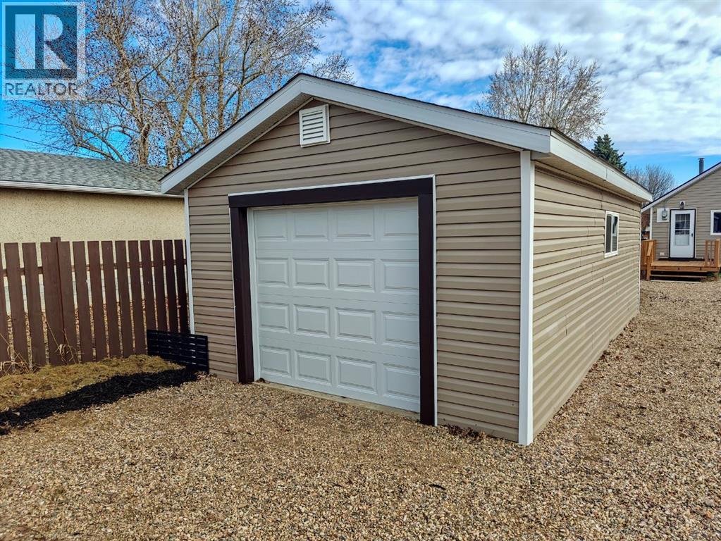 1233 6 Avenue - Photo 2 of 27, Wainwright, Alberta