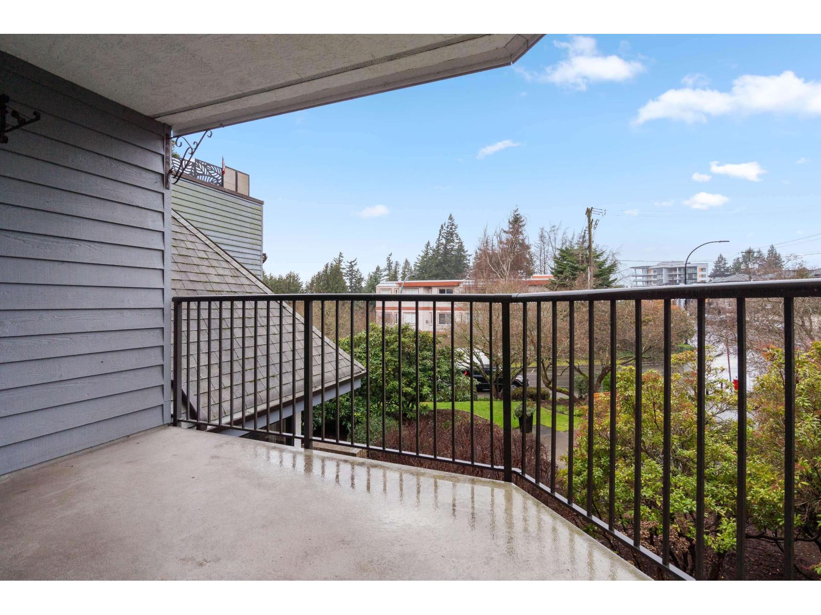 202 14950 THRIFT AVENUE, White Rock