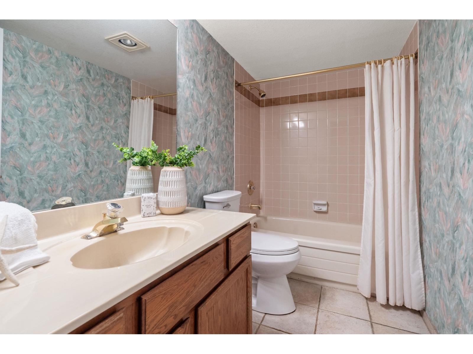 202 14950 THRIFT AVENUE, White Rock