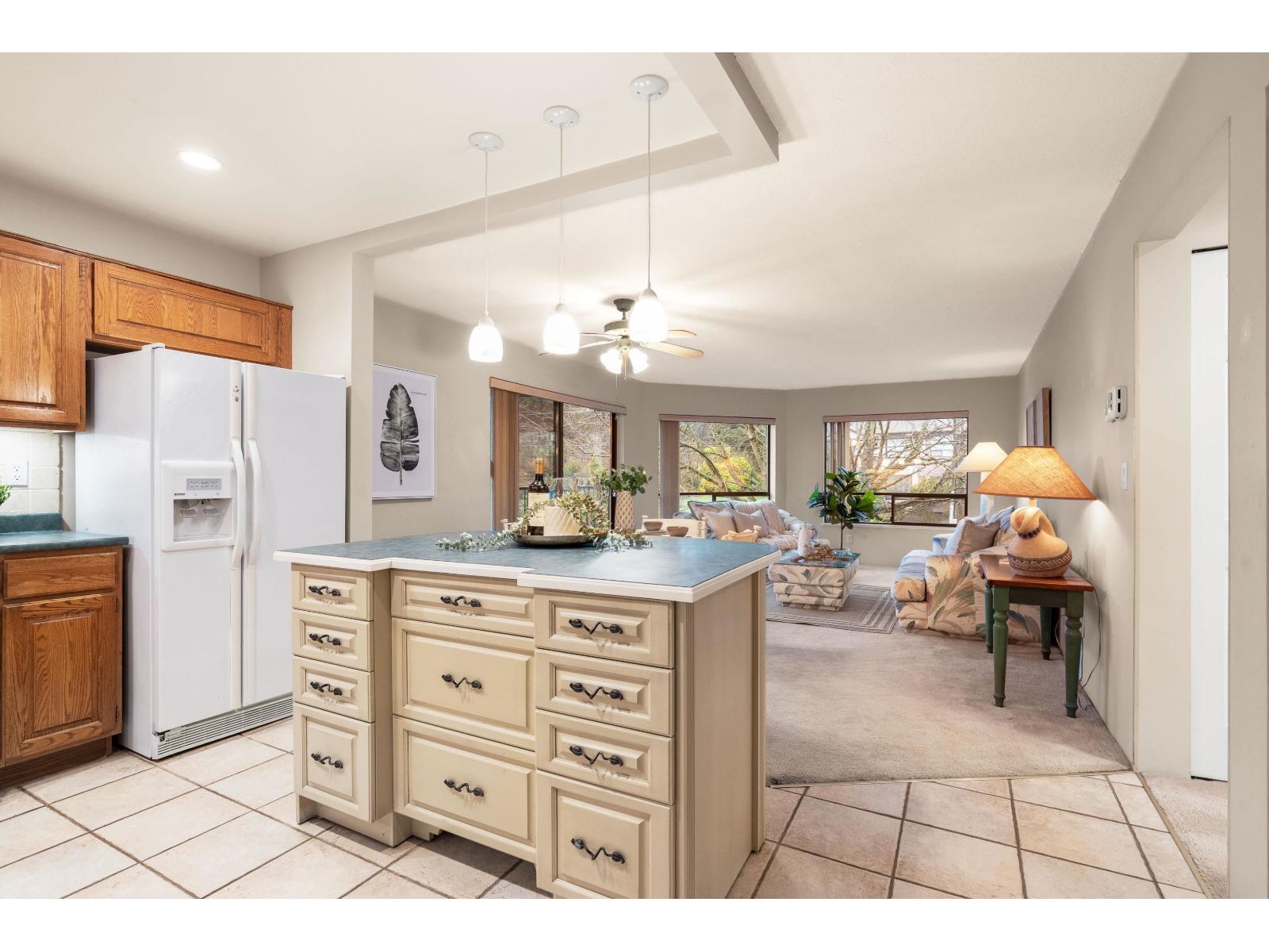 202 14950 THRIFT AVENUE - Photo 4 of 29, White Rock, British Columbia