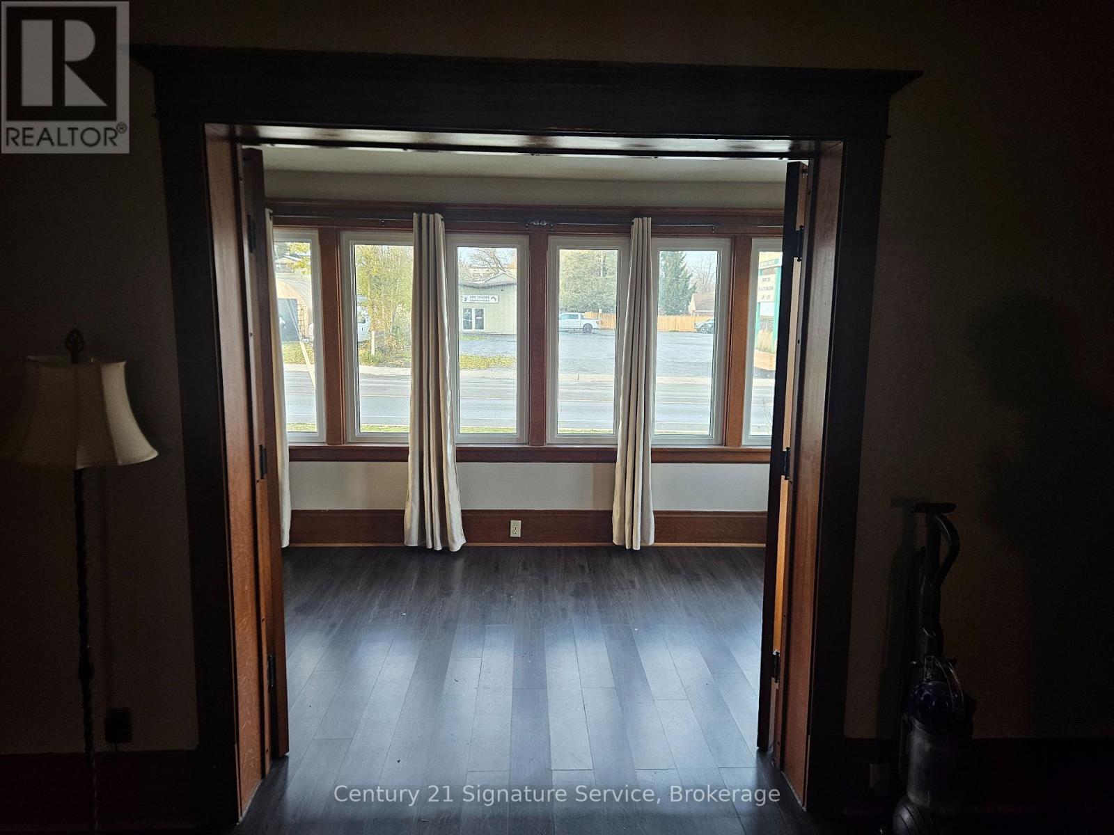 92 KILLALY ST WEST STREET W - Photo 4 of 33, Port Colborne (Sugarloaf), Ontario