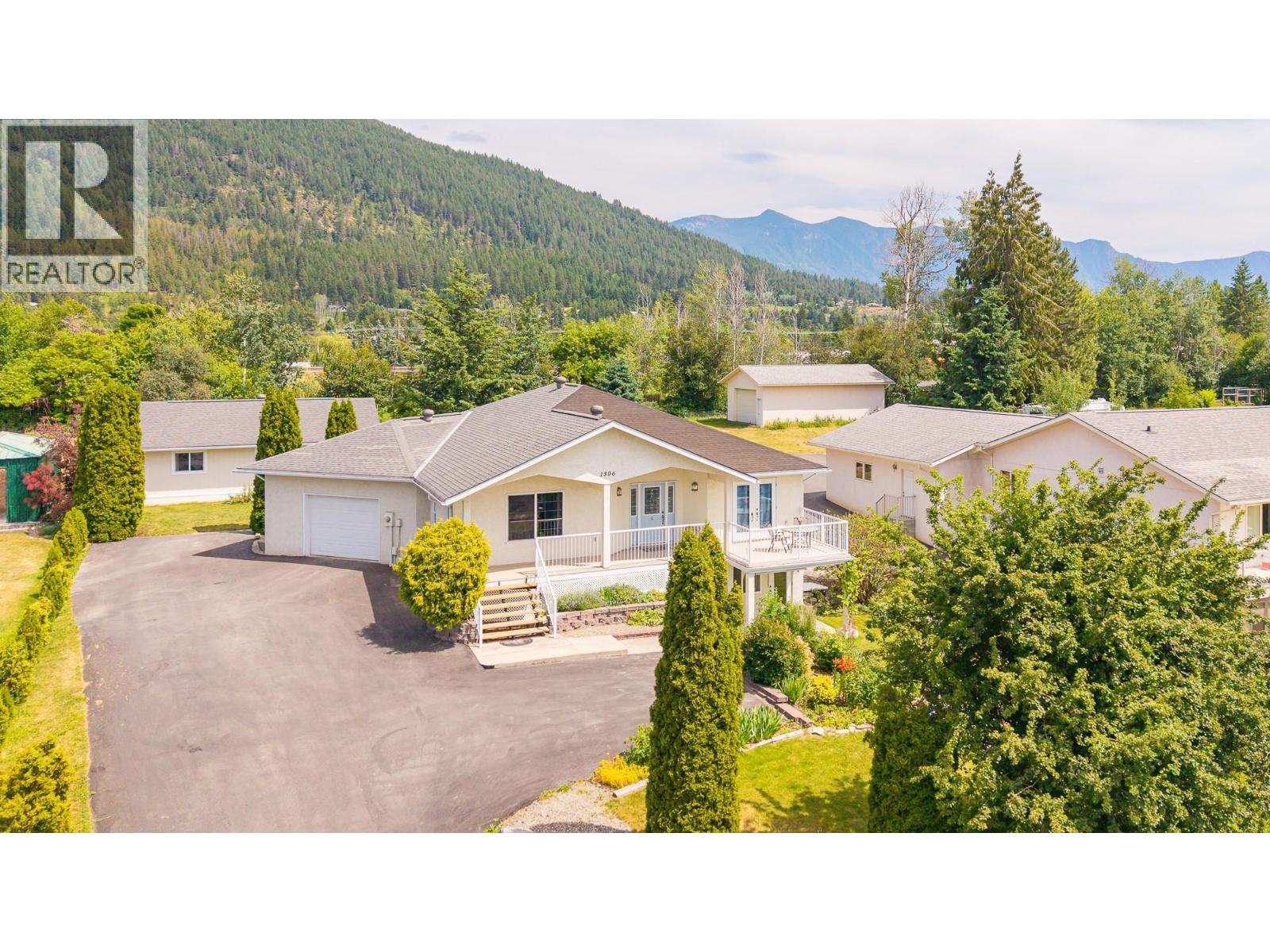 1506 1ST Avenue NW, Creston