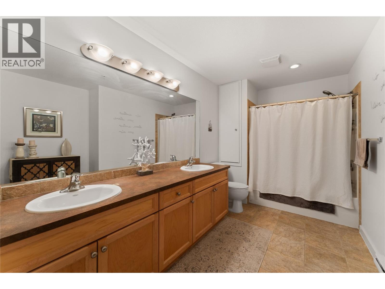 102 2120 Shannon Ridge Drive, West Kelowna