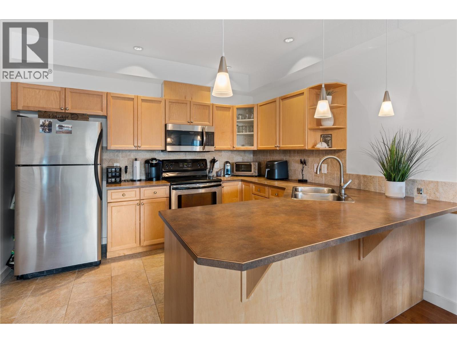 102 2120 Shannon Ridge Drive, West Kelowna