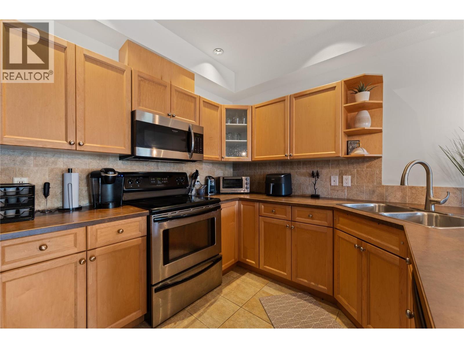 102 2120 Shannon Ridge Drive, West Kelowna