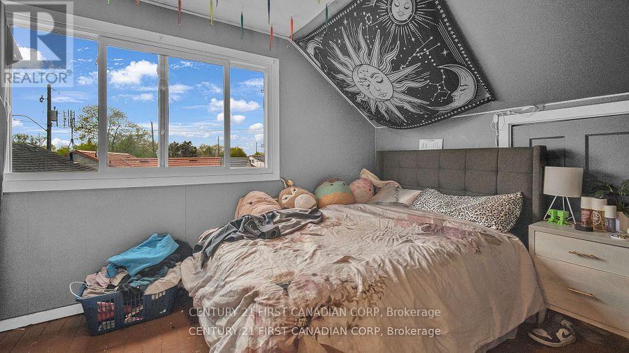 19 MONTGOMERY DRIVE - 17