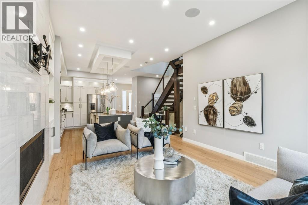 Single Family House for Sale in   Avenue NW Parkdale Calgary 