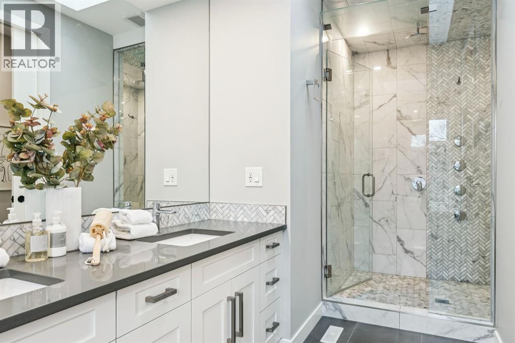 Single Family House for Sale in   Avenue NW Parkdale Calgary 