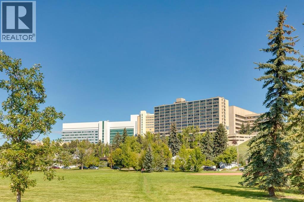 Single Family House for Sale in   Avenue NW Parkdale Calgary 