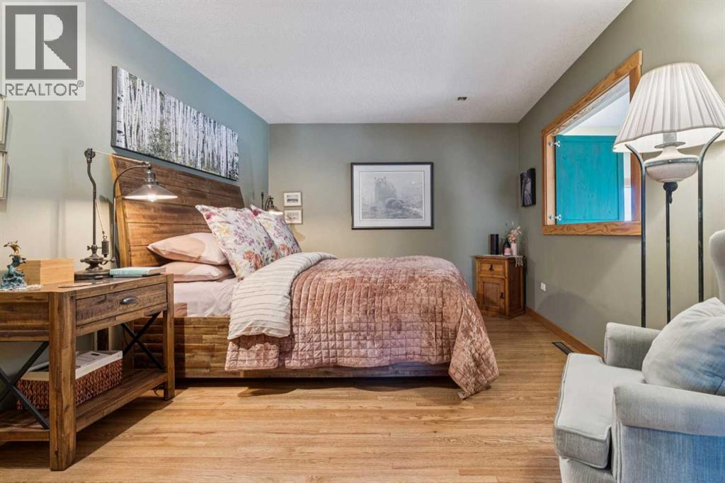 Single Family House 4 Level for Sale in  Viceroy Drive NW Varsity Calgary 