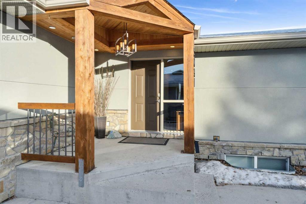 Single Family House 4 Level for Sale in  Viceroy Drive NW Varsity Calgary 