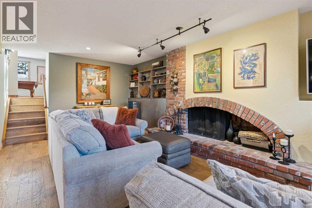 Single Family House 4 Level for Sale in  Viceroy Drive NW Varsity Calgary 