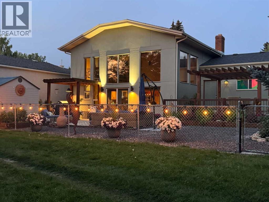 Single Family House 4 Level for Sale in  Viceroy Drive NW Varsity Calgary 