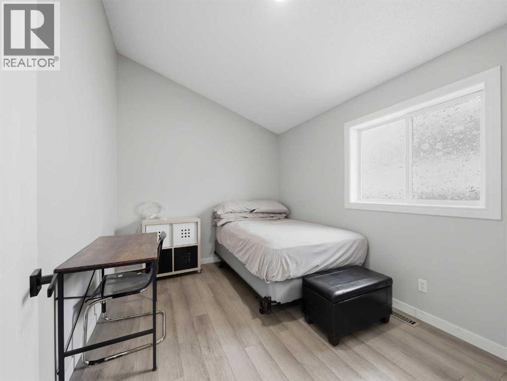 Single Family House Bi-level for Sale in  Somerset Close SW Somerset Calgary 