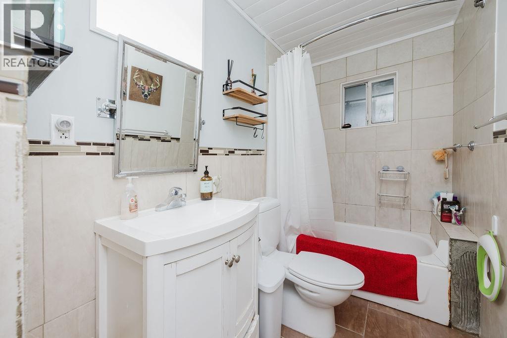 1405 VELVET ROAD, Gibsons