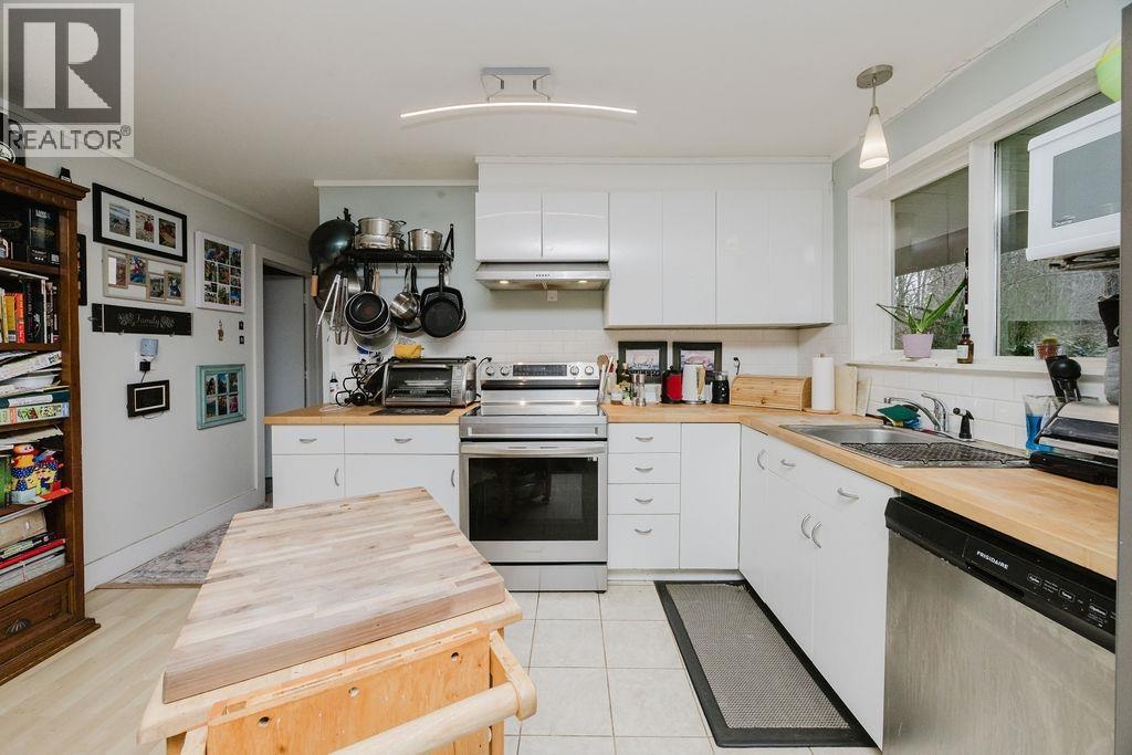 1405 VELVET ROAD, Gibsons