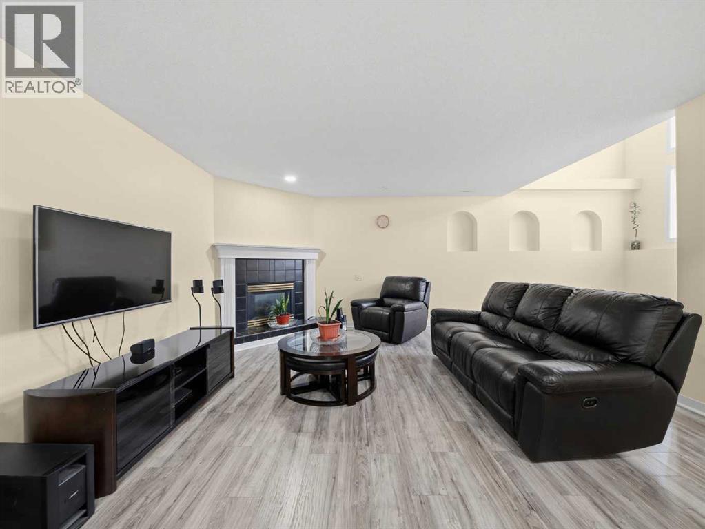 Single Family House Bi-level for Sale in  Somerset Close SW Somerset Calgary 