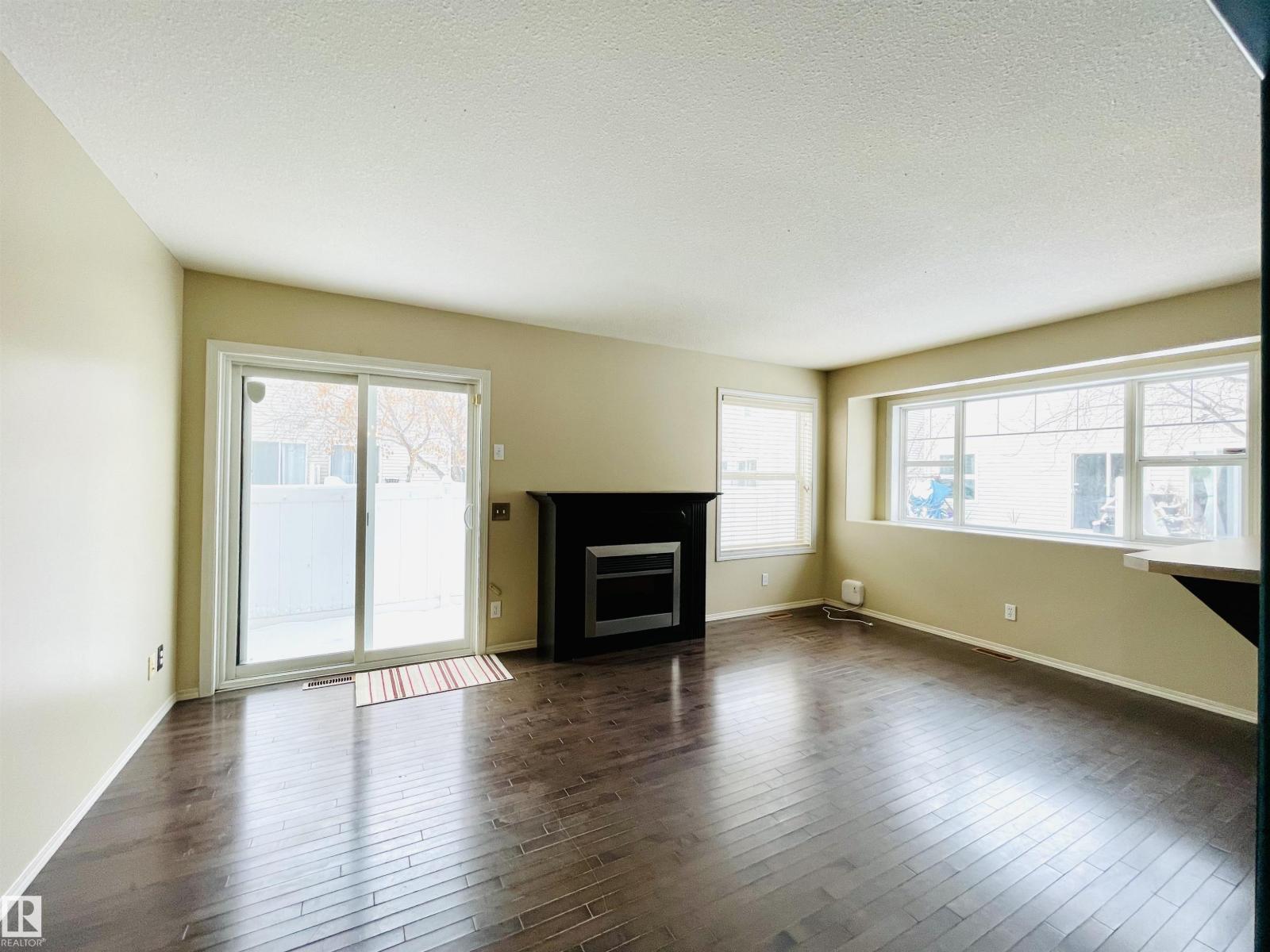 
          78 230 EDWARDS Drive SW
            <br/>
            <span>Edmonton</span>
            , 
            <span>AB</span>
             <span>T6X1G7</span>
         - Photo 16