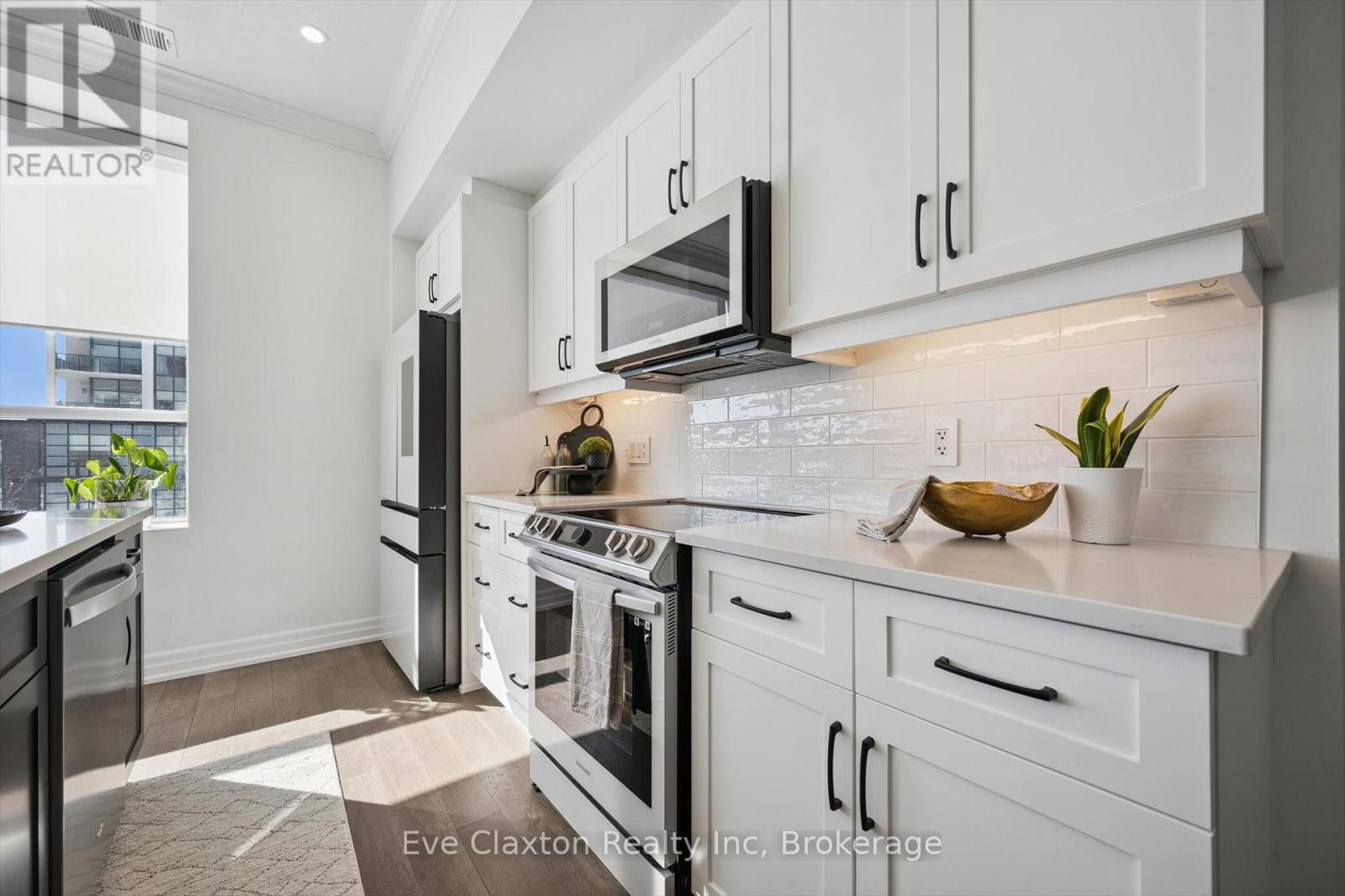 #204 1880 GORDON STREET - 11