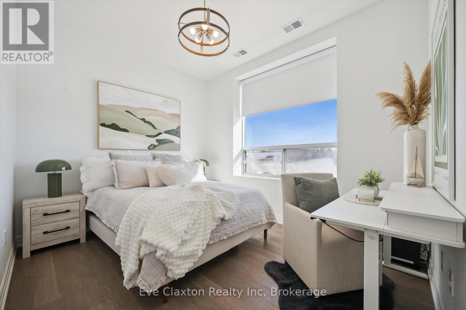 #204 1880 GORDON STREET - 16
