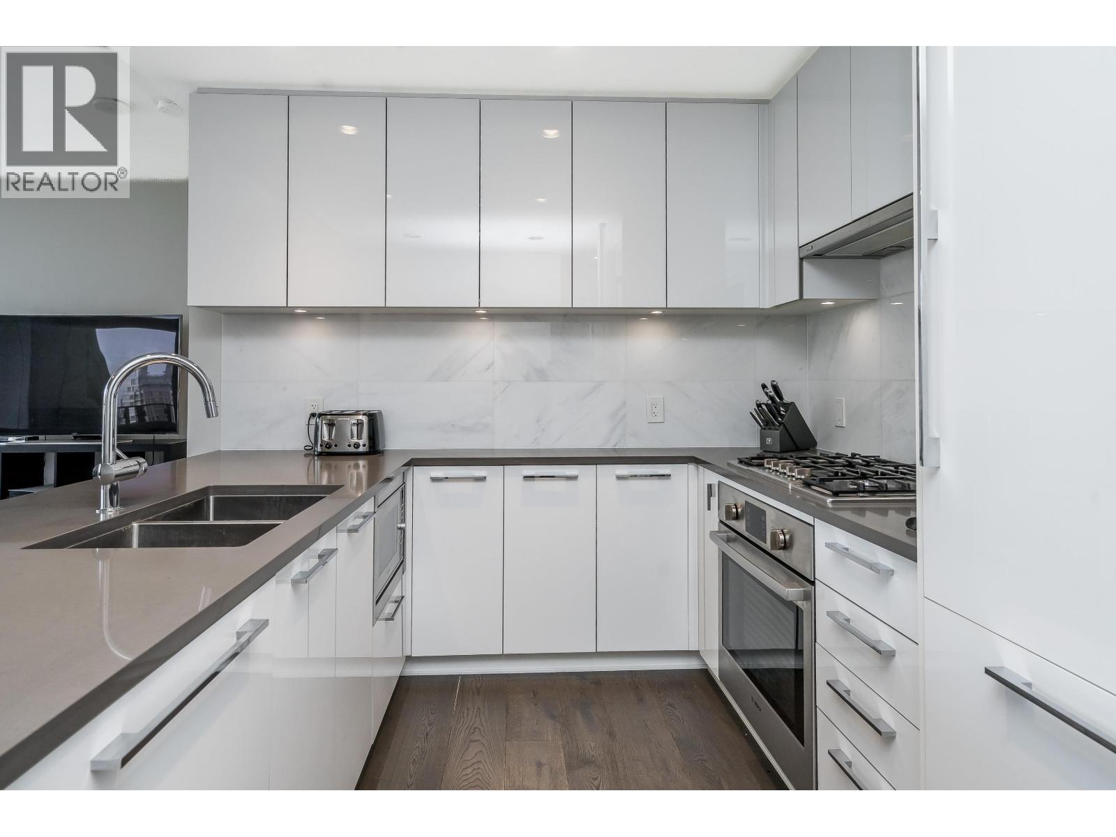 1705 3487 BINNING Road - photo 2