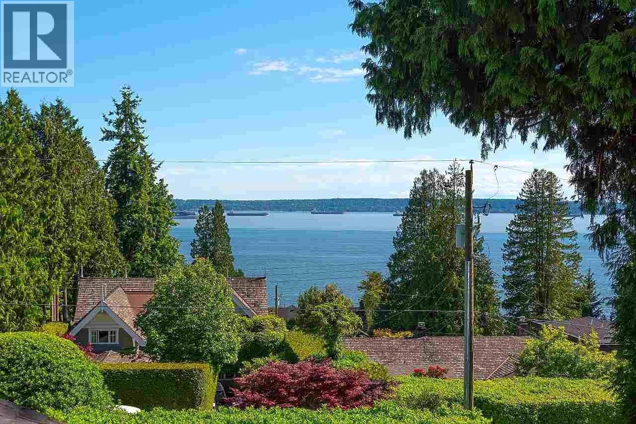 2623 LAWSON AVENUE, West Vancouver