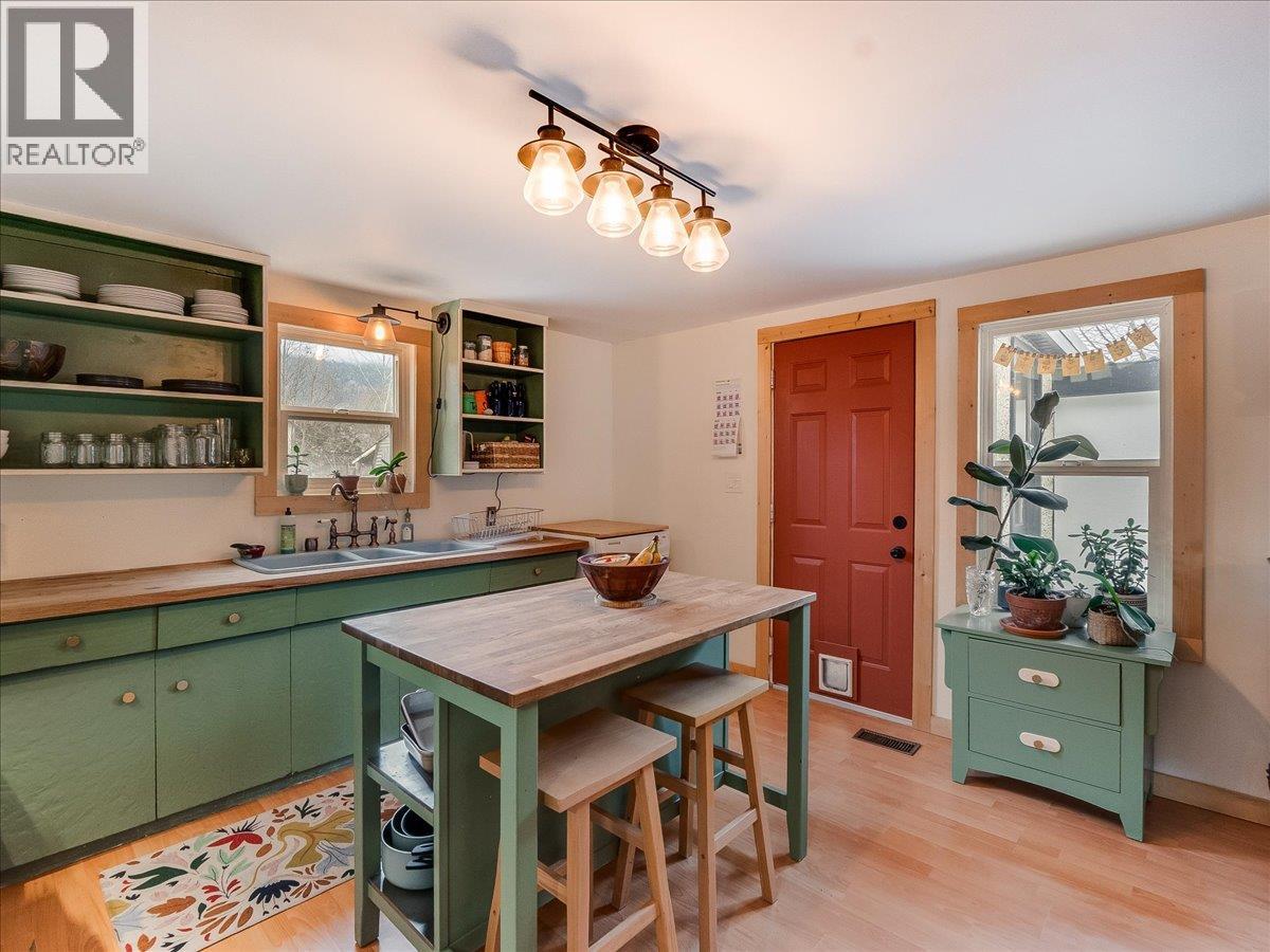 2905 5TH Avenue, Castlegar