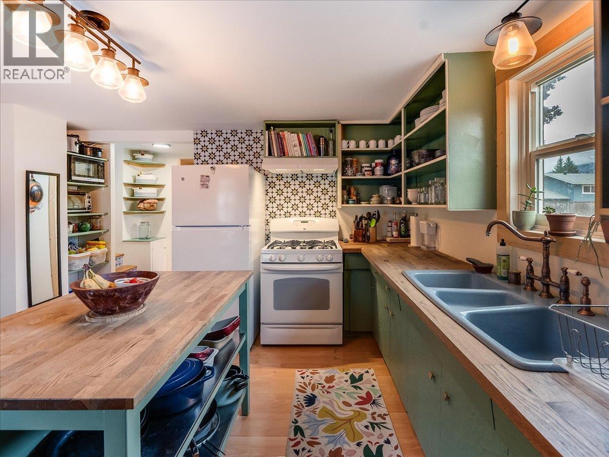 2905 5TH Avenue, Castlegar