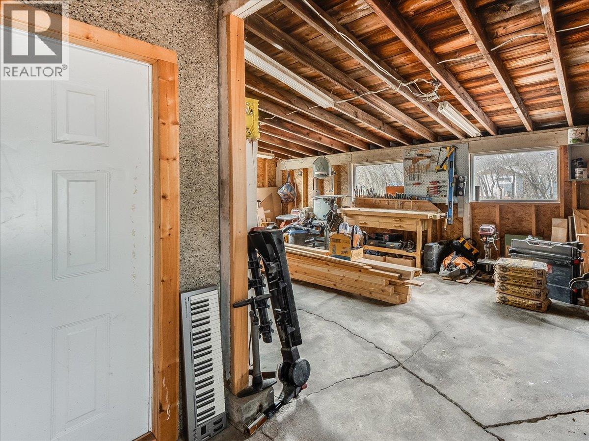 2905 5TH Avenue, Castlegar