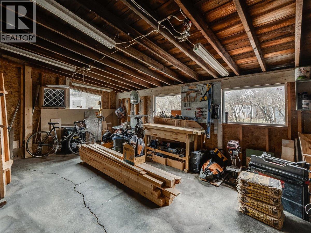 2905 5TH Avenue, Castlegar