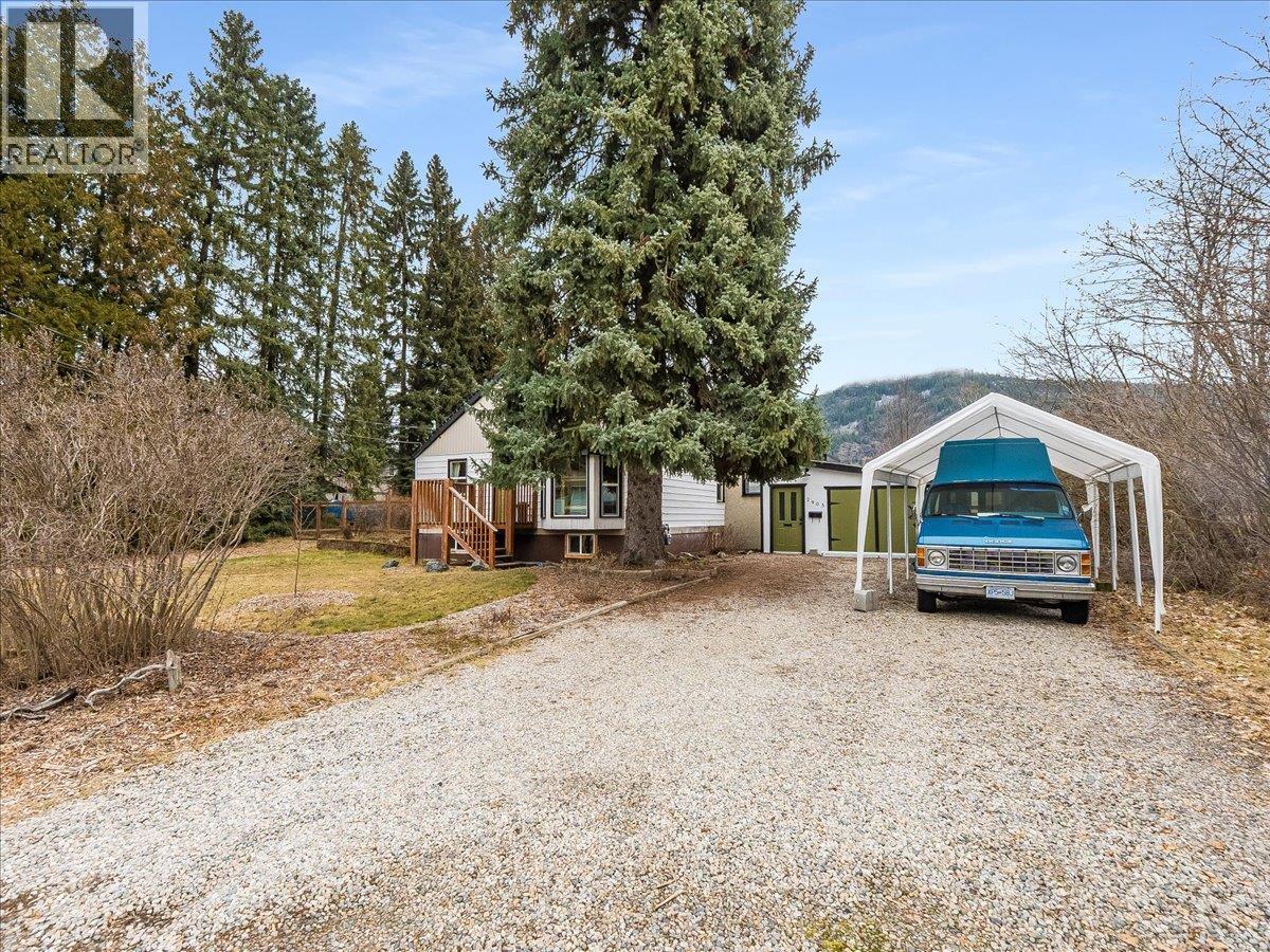 2905 5TH Avenue, Castlegar