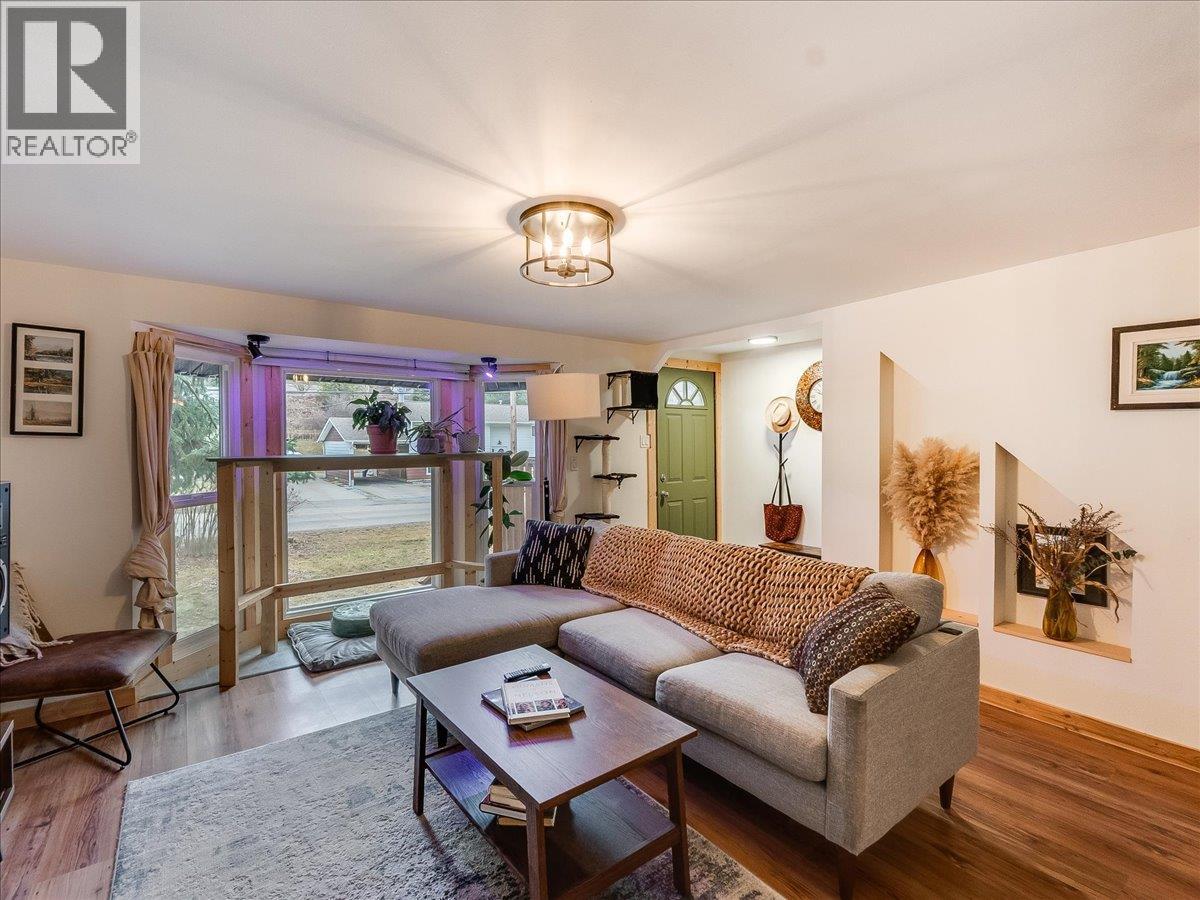 2905 5TH Avenue, Castlegar