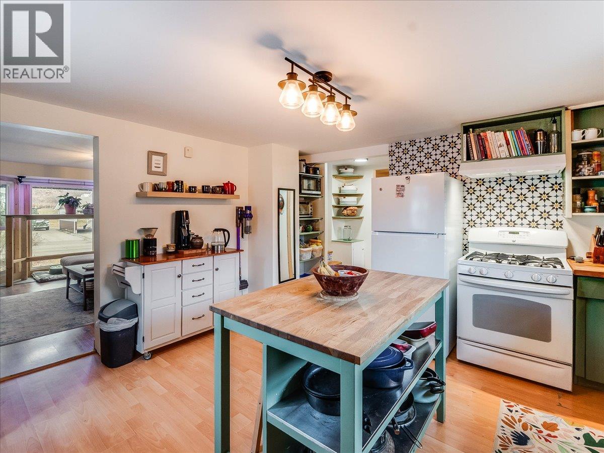 2905 5TH Avenue, Castlegar