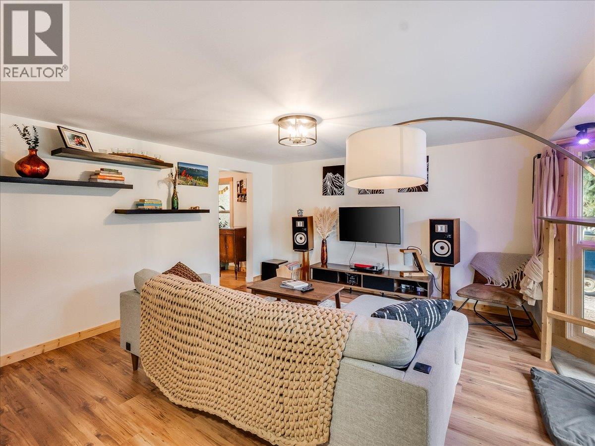 2905 5TH Avenue, Castlegar