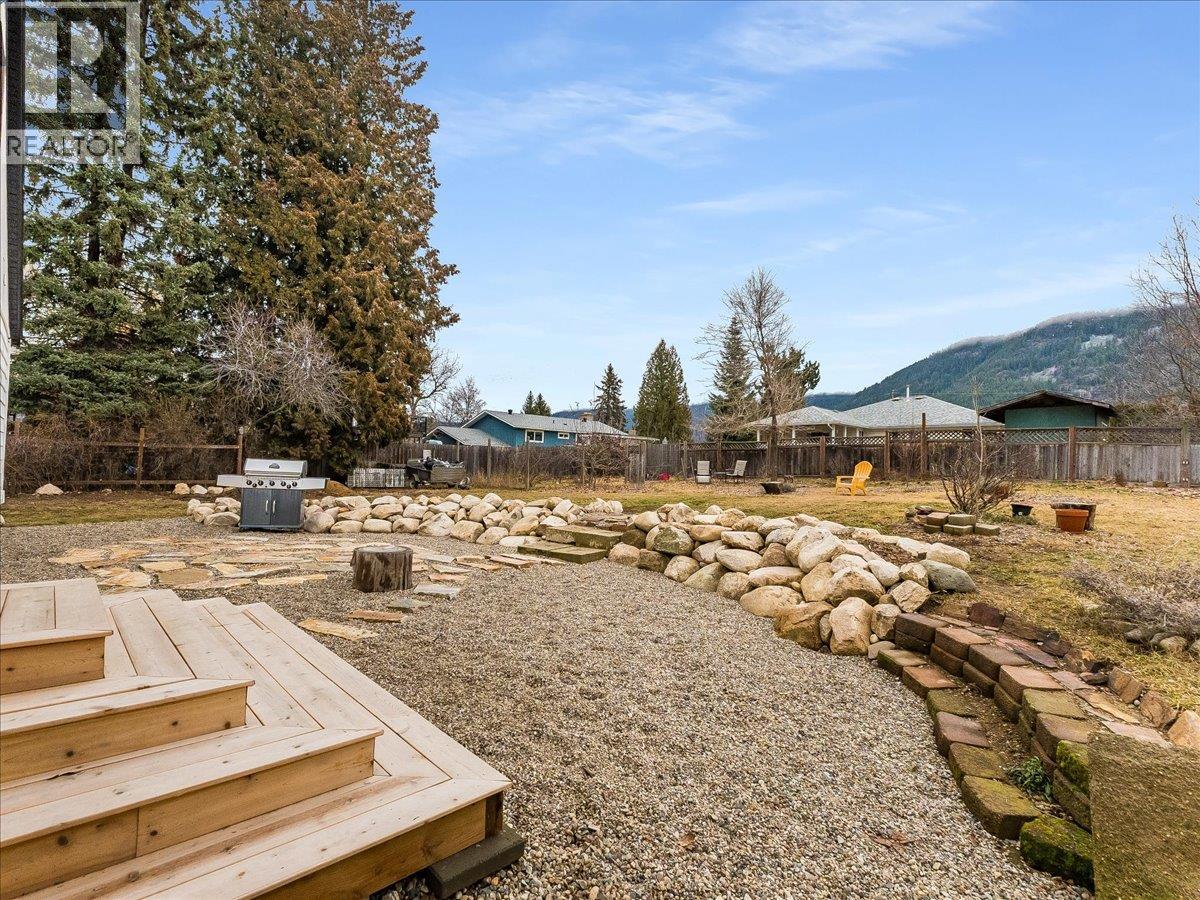 2905 5TH Avenue, Castlegar