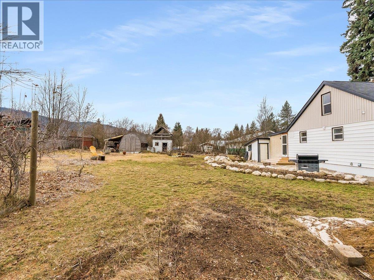 2905 5TH Avenue, Castlegar