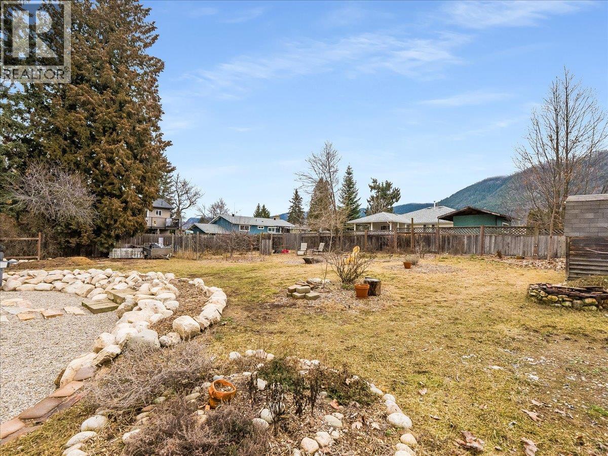 2905 5TH Avenue, Castlegar