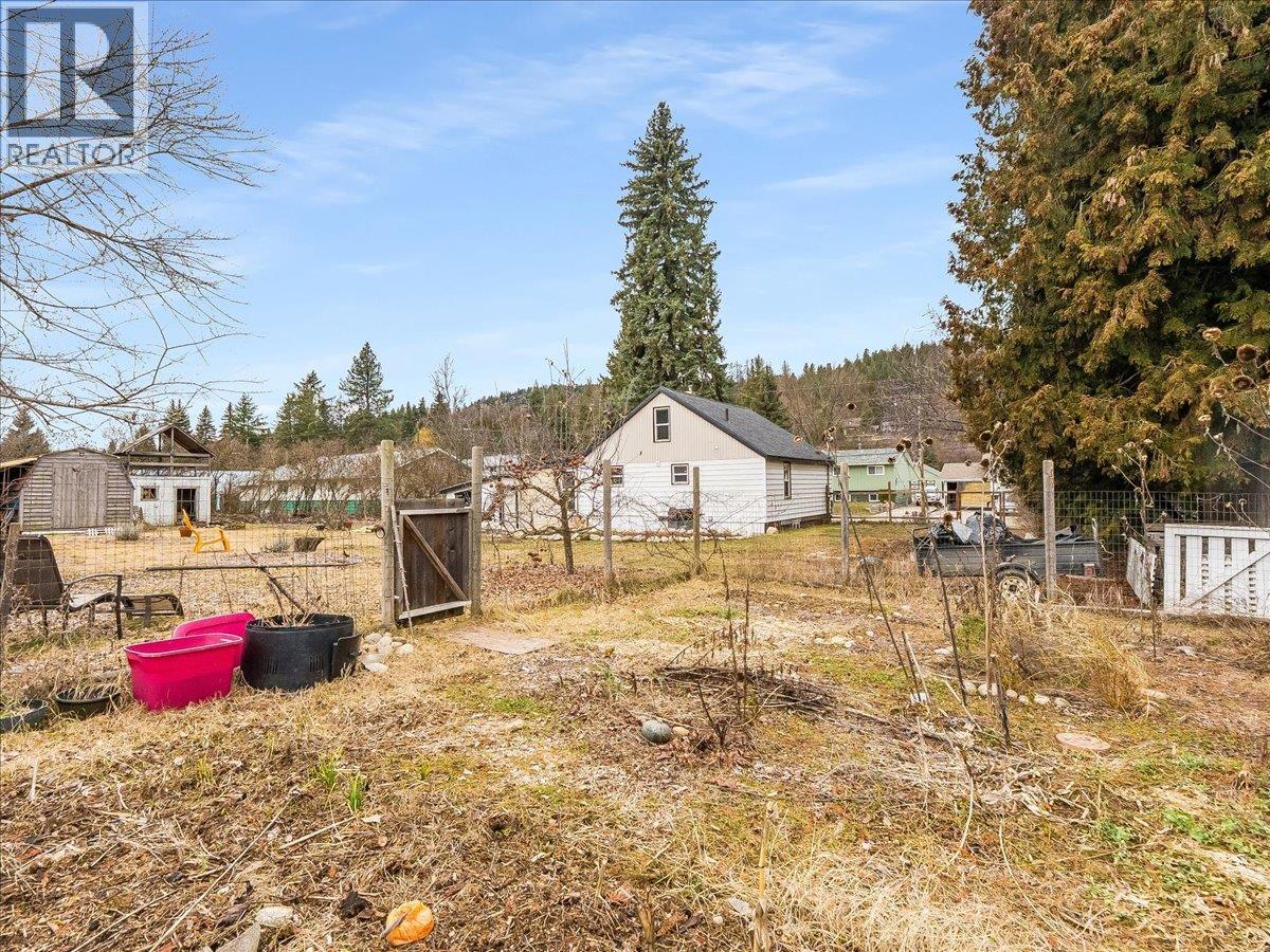 2905 5TH Avenue, Castlegar
