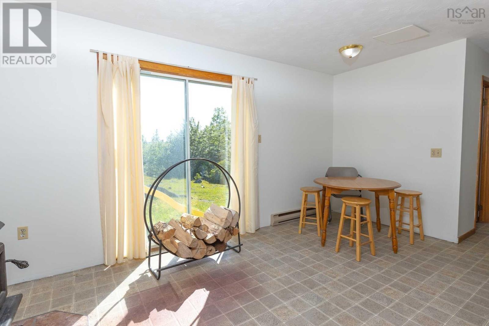 Property 18 of 21 of 5691 NS Trunk 3