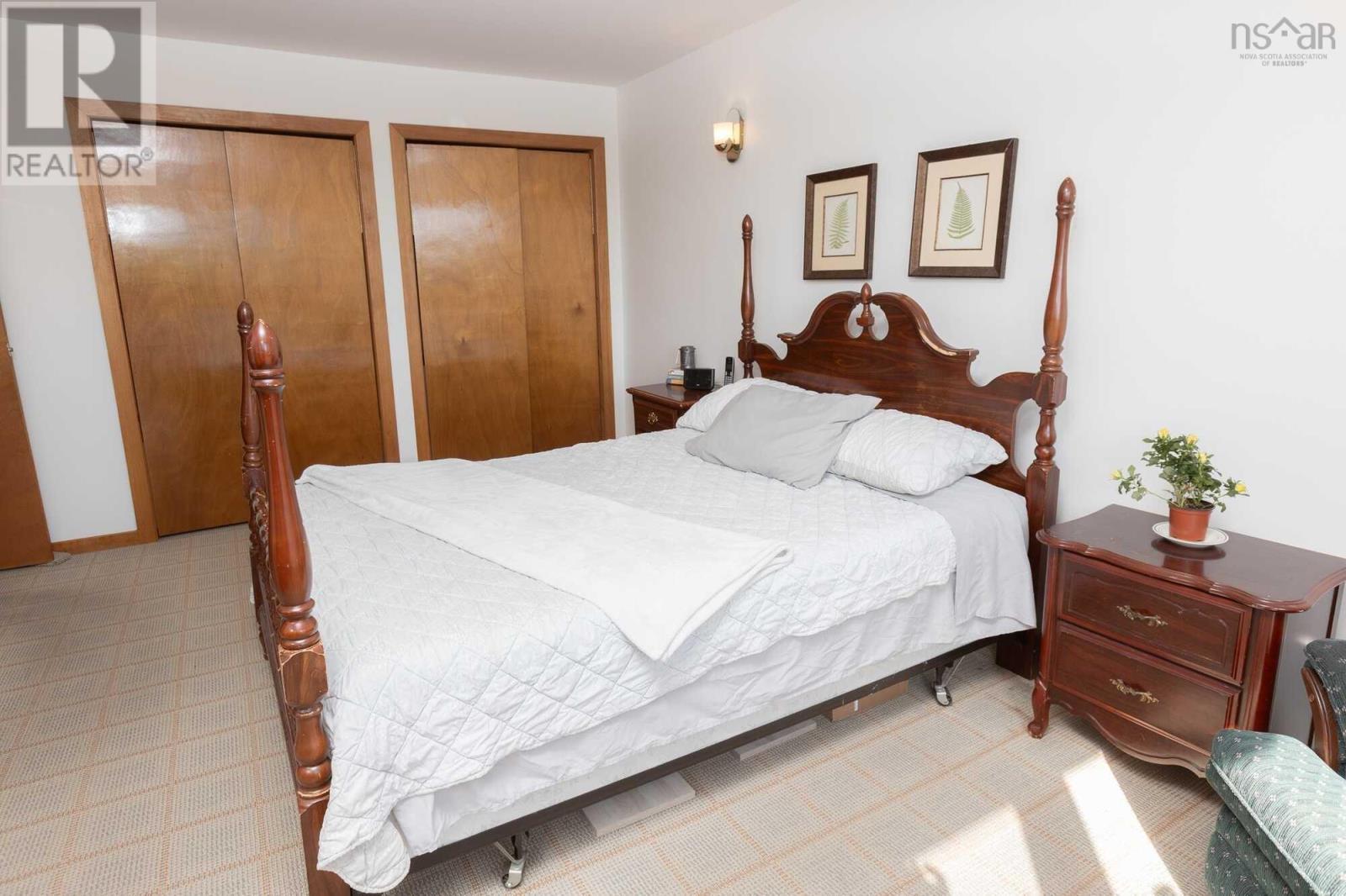 Property 15 of 21 of 5691 NS Trunk 3