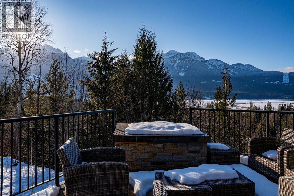 1944 Leidloff Road, Revelstoke