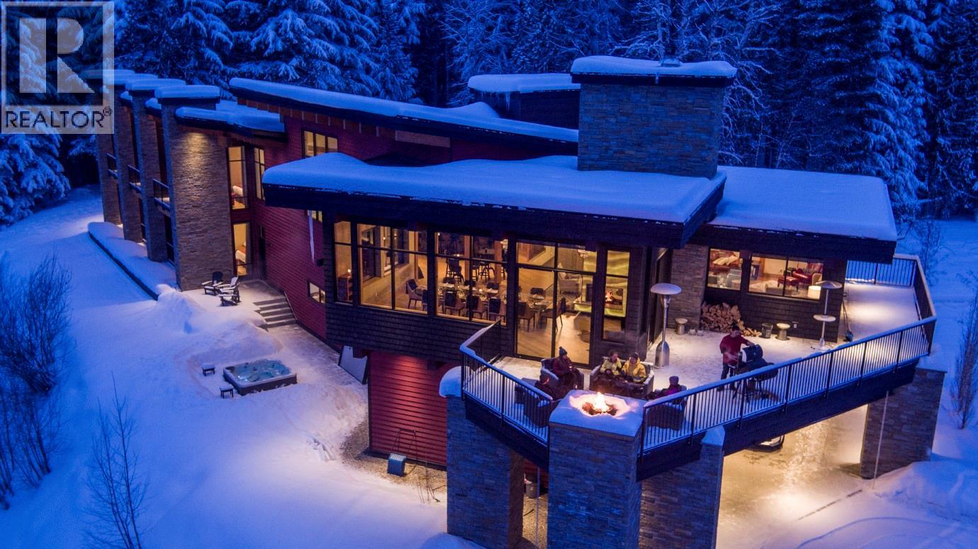 1944 Leidloff Road, Revelstoke