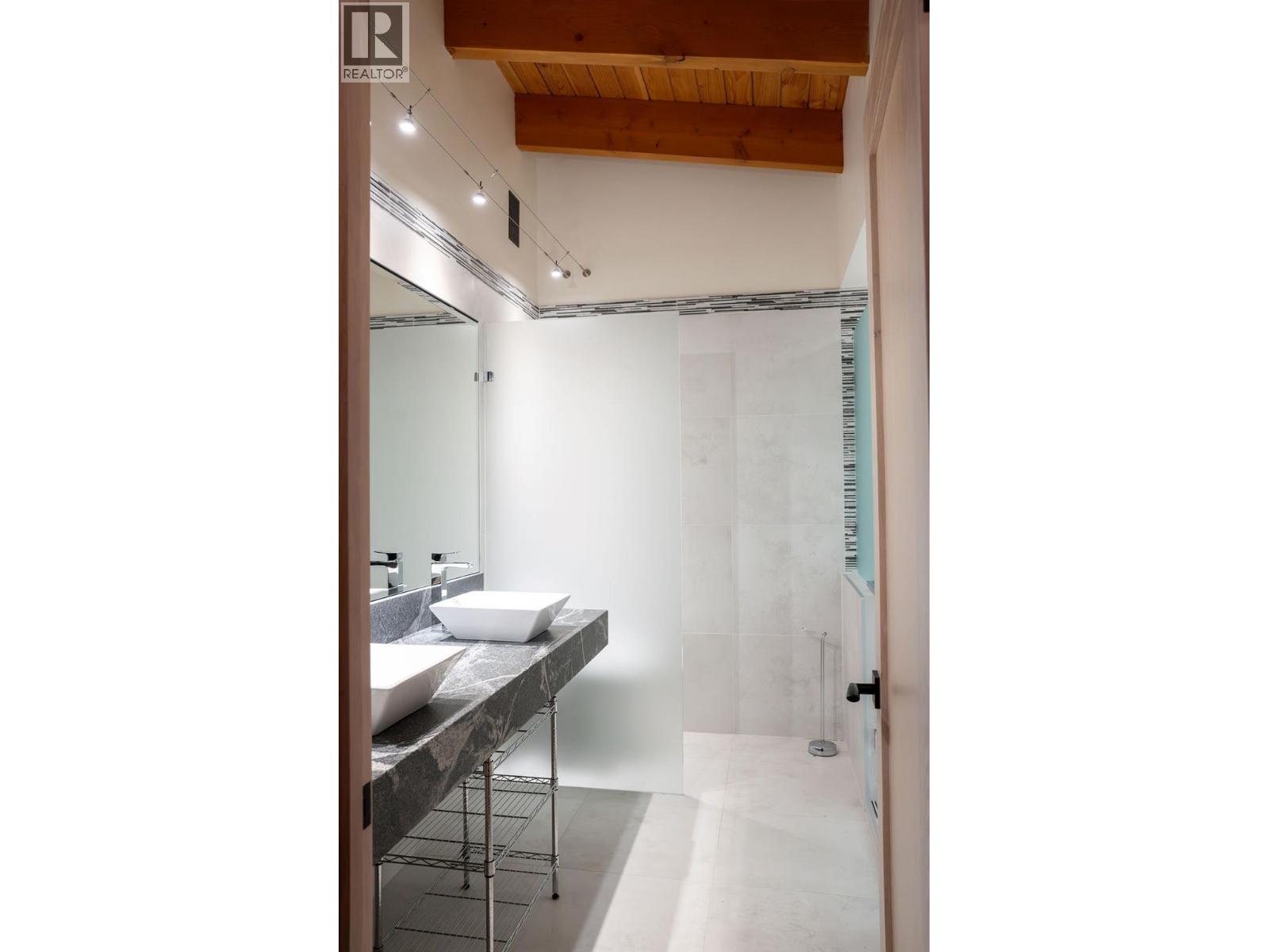 1944 Leidloff Road, Revelstoke