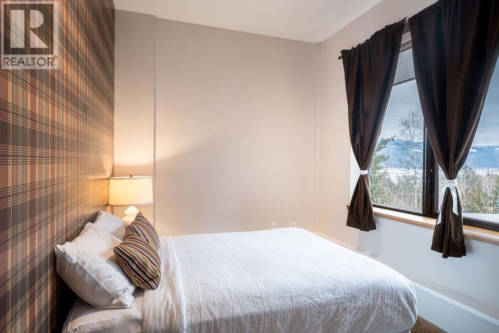 1944 Leidloff Road, Revelstoke