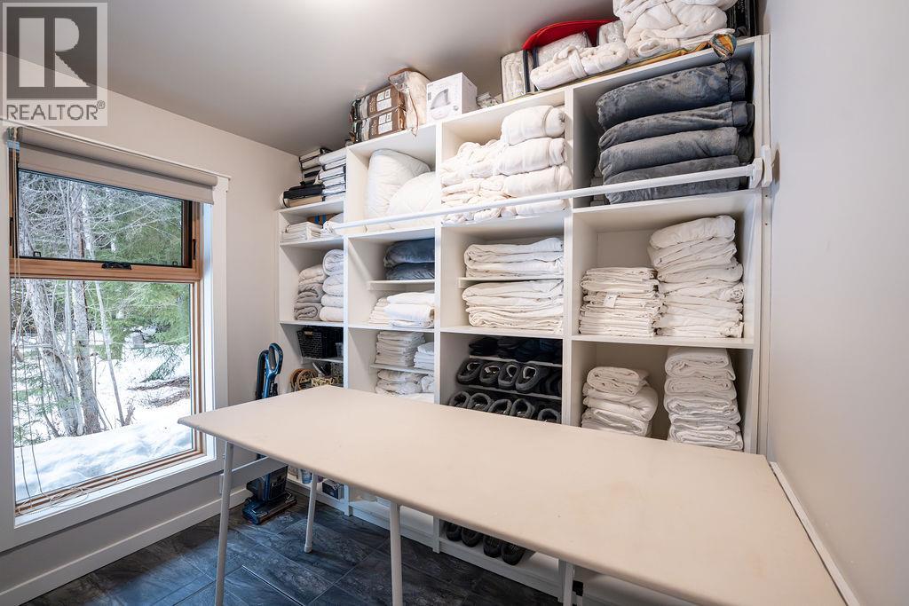 1944 Leidloff Road, Revelstoke