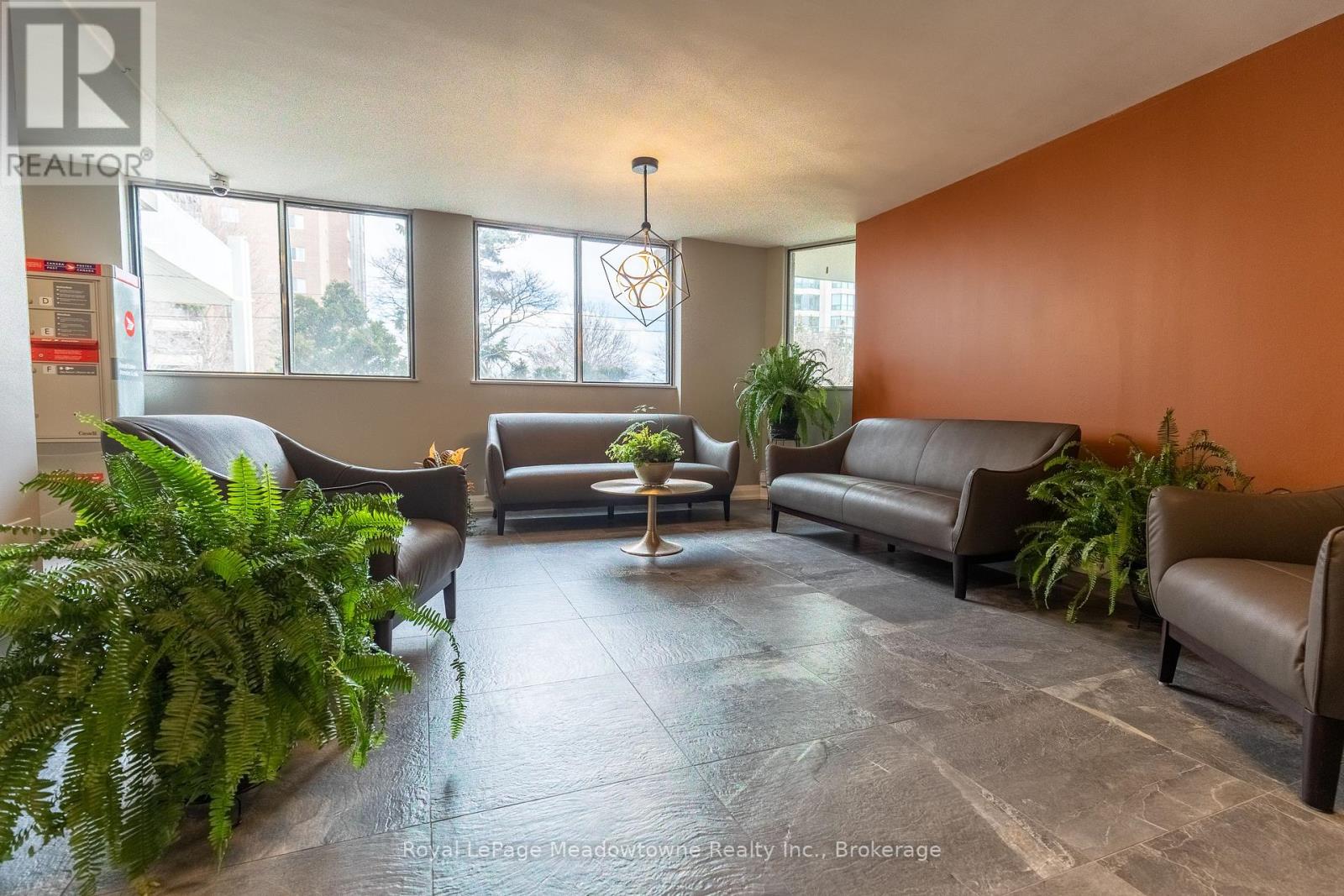 605 - 81 MILLSIDE DRIVE - Photo 4 of 32, Milton (OM Old Milton), Ontario