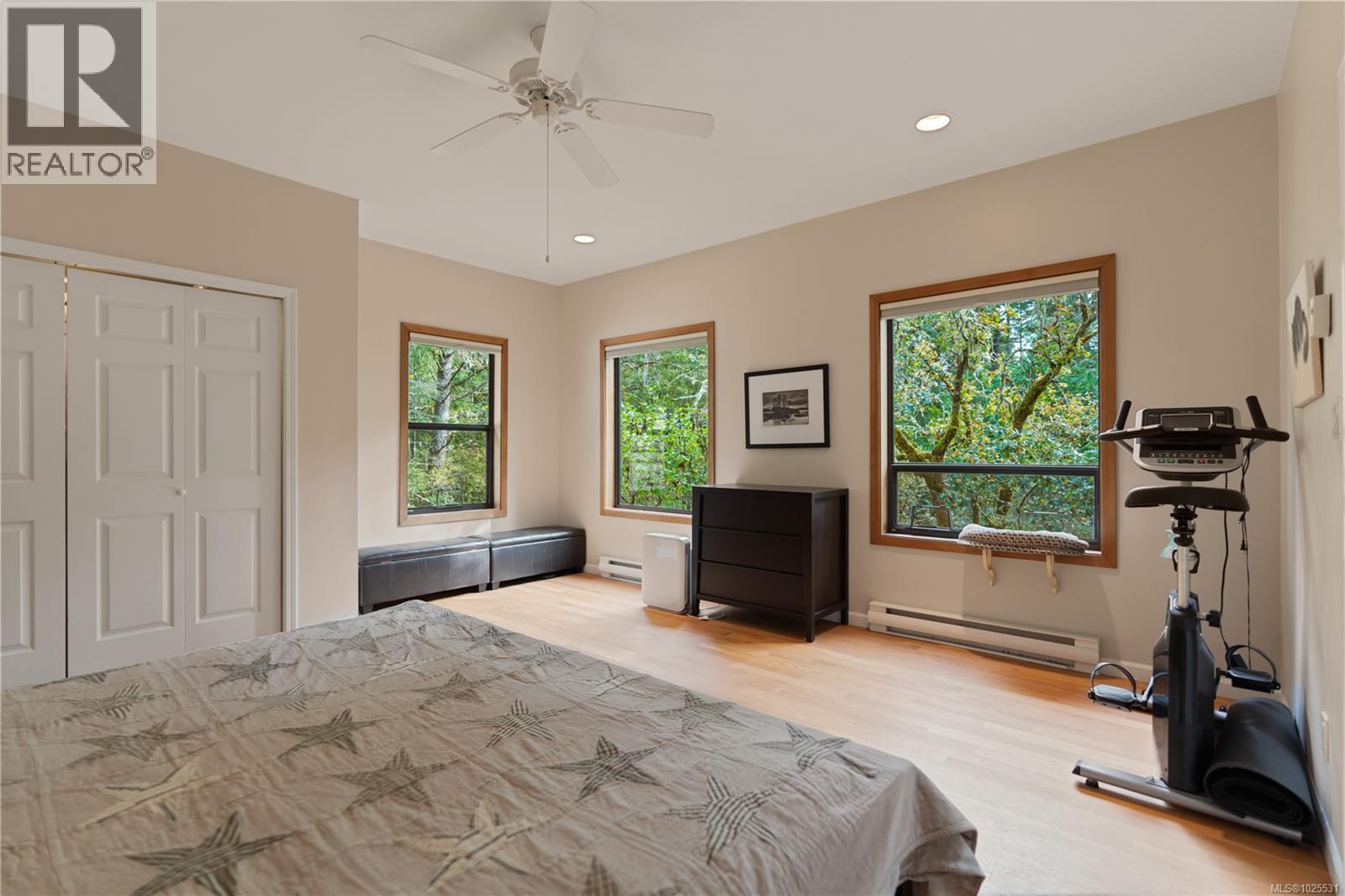  100 Viaduct Avenue West, Saanich