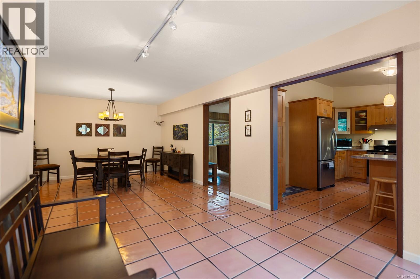  100 Viaduct Avenue West, Saanich