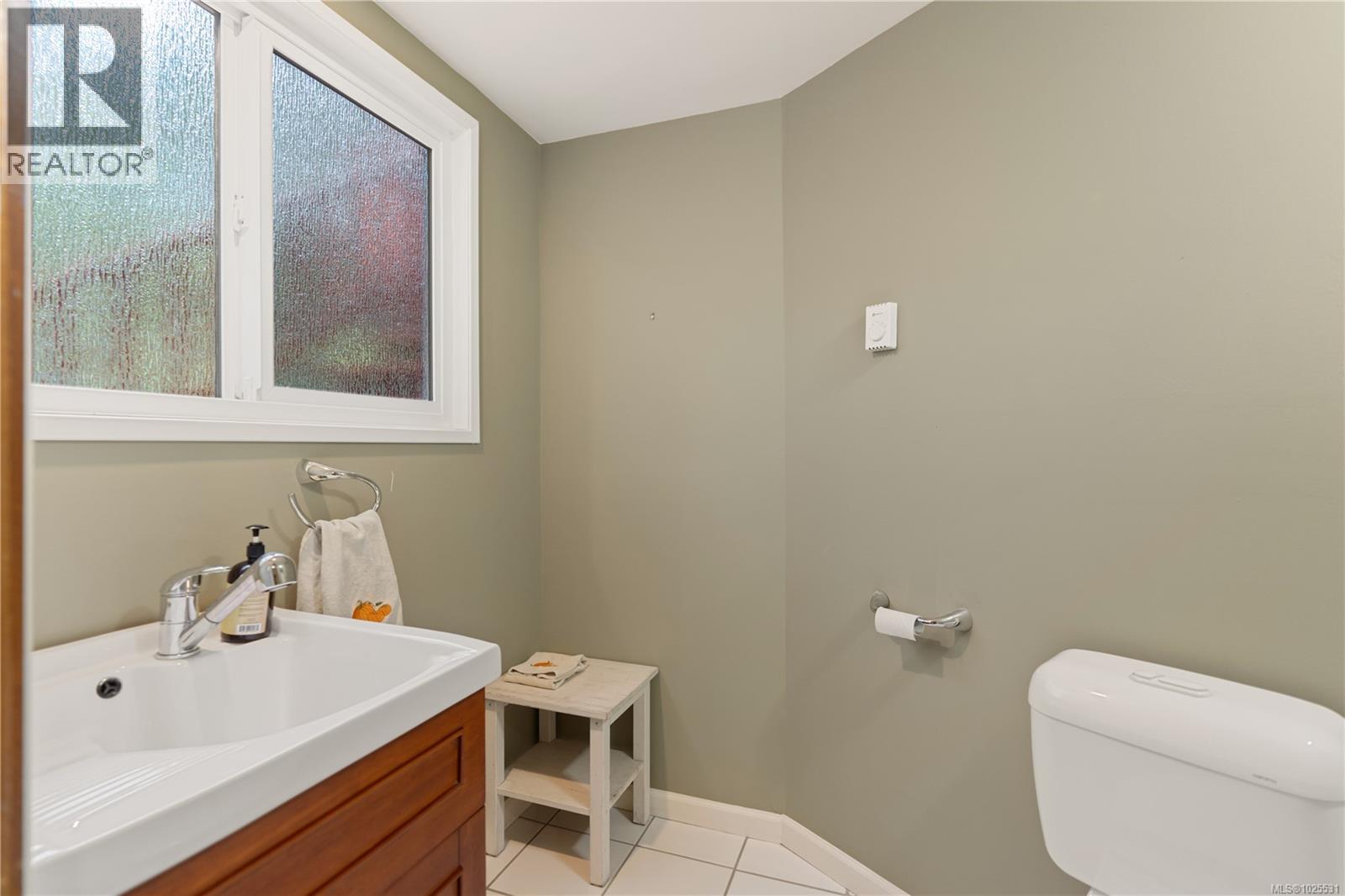  100 Viaduct Avenue West, Saanich